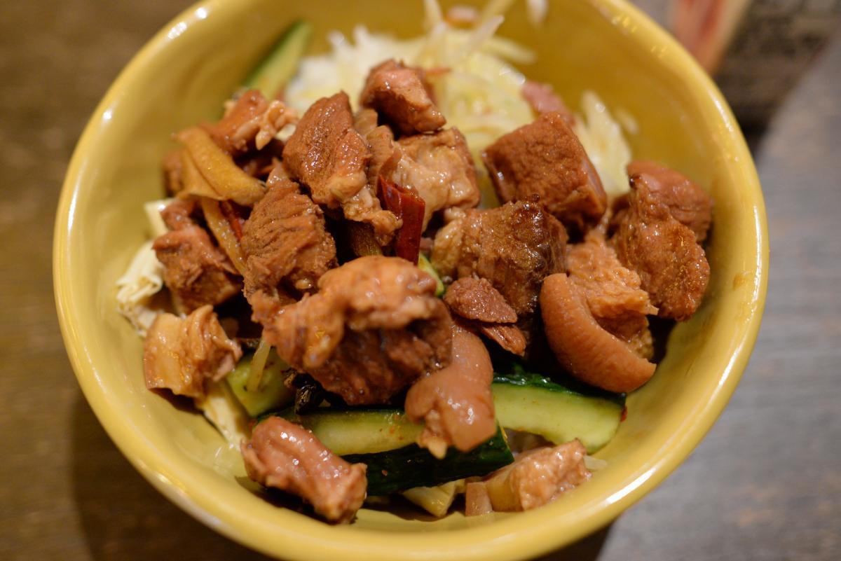 豚煮込み丼 | 北京